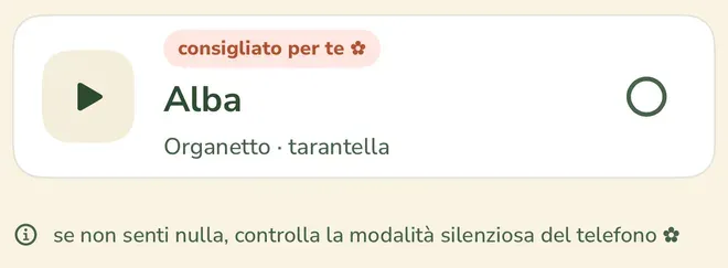 Schermata Suono di Wake Boom in italiano: in alto una scheda con il suono «Alba» e l’etichetta «consigliato per te ✿», sottotitolo «Organetto · tarantella»; più sotto, accanto a un’icona informativa, la riga «se non senti nulla, controlla la modalità silenziosa del telefono ✿».