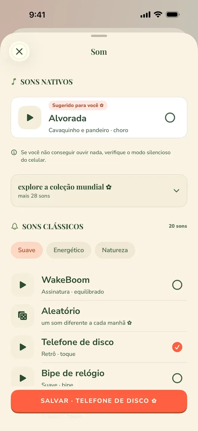 Tela de escolha de som do Wake Boom em português, na seção Sons clássicos: filtros Suave, Energético e Natureza, e as opções WakeBoom, Aleatório — um som diferente a cada manhã — e Telefone de disco.