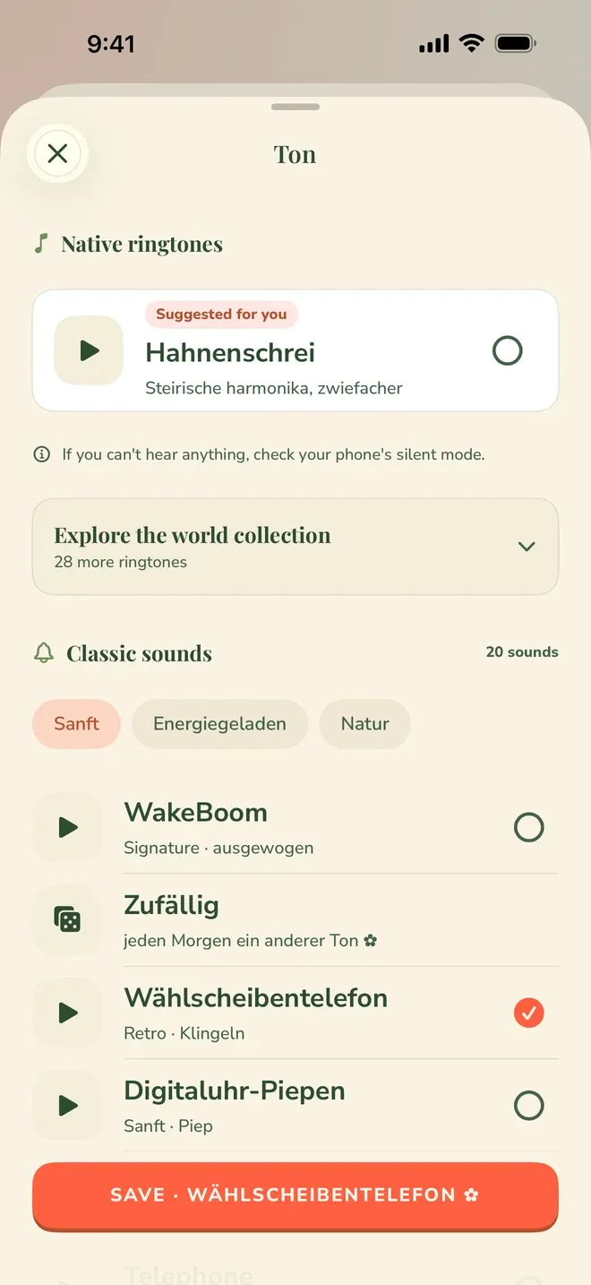 Die Tonliste der Wecker-App: unter den Klängen der Gruppe „Sanft“ steht der Eintrag „Zufällig“ mit dem Zusatz, dass jeden Morgen ein anderer Ton gespielt wird, darüber und darunter einzeln auswählbare Töne, einer davon markiert